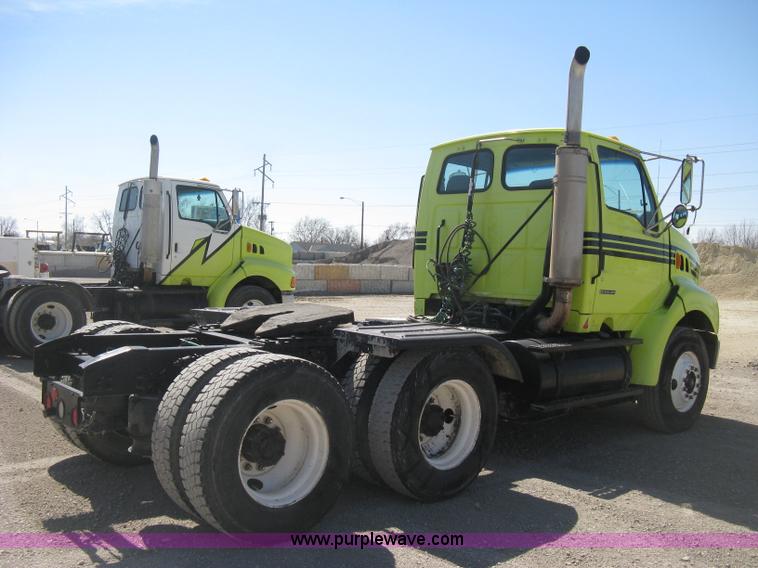 image for item E3301 2000 Sterling LT9513 semi truck