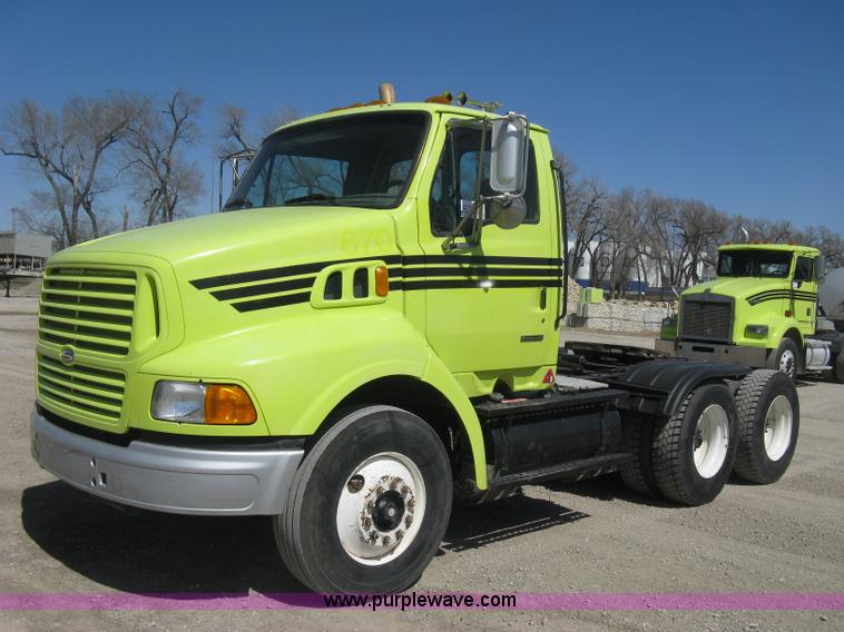 image for item E3301 2000 Sterling LT9513 semi truck