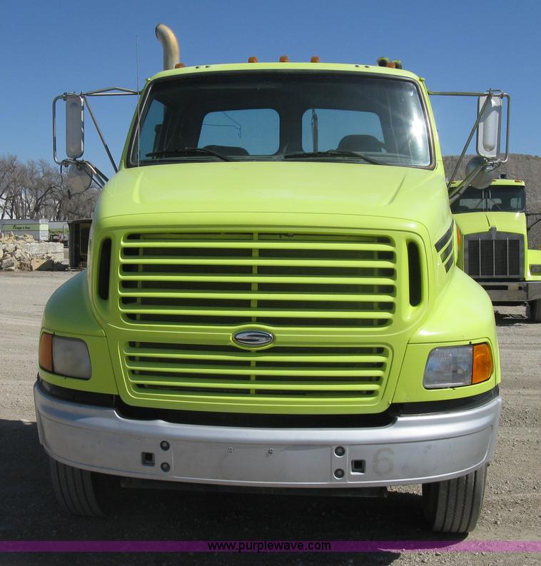 image for item E3301 2000 Sterling LT9513 semi truck
