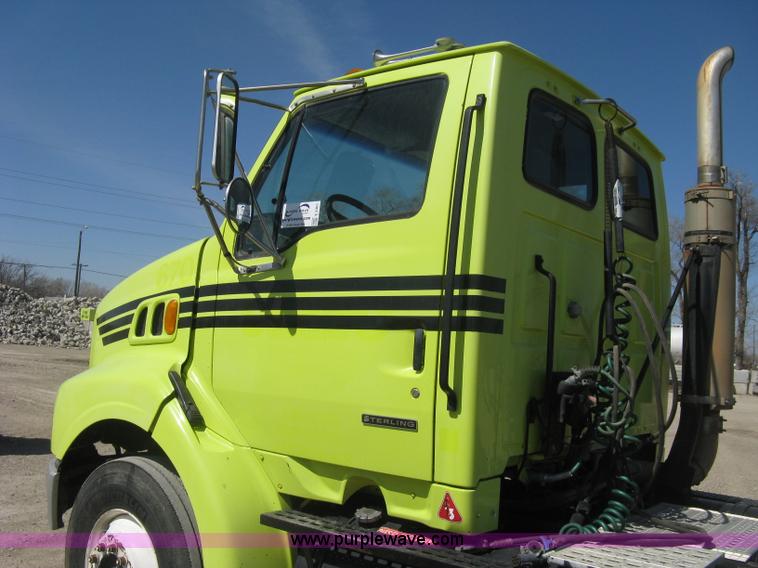 image for item E3301 2000 Sterling LT9513 semi truck