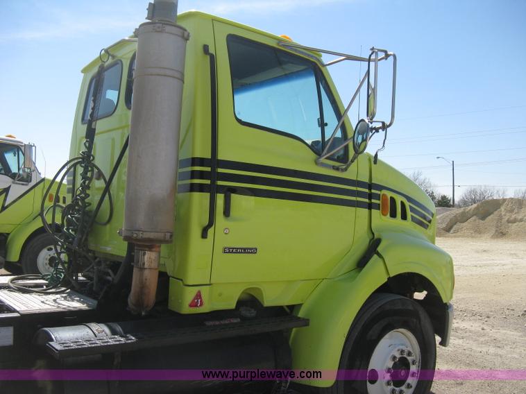 image for item E3301 2000 Sterling LT9513 semi truck