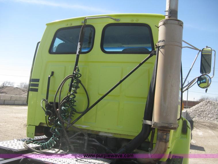 image for item E3301 2000 Sterling LT9513 semi truck