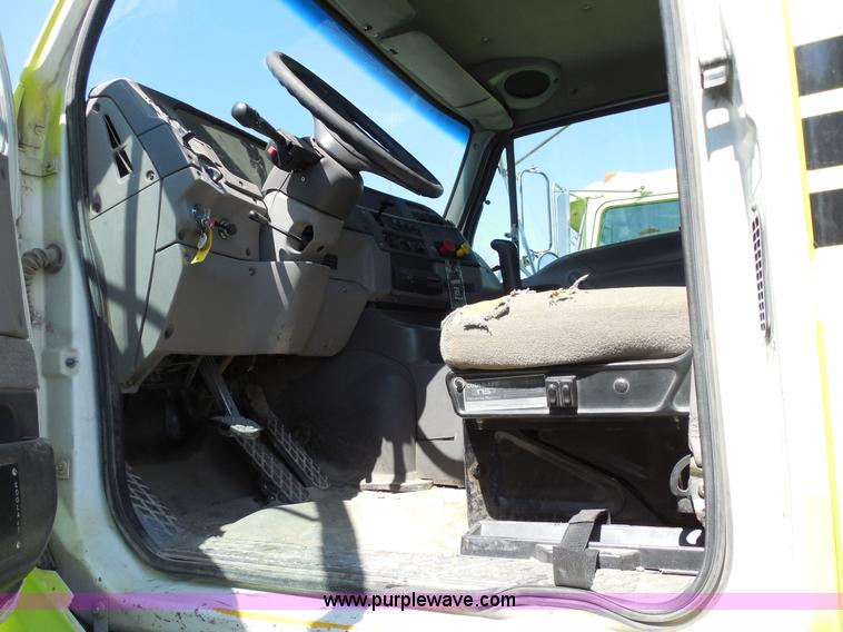 image for item E3301 2000 Sterling LT9513 semi truck