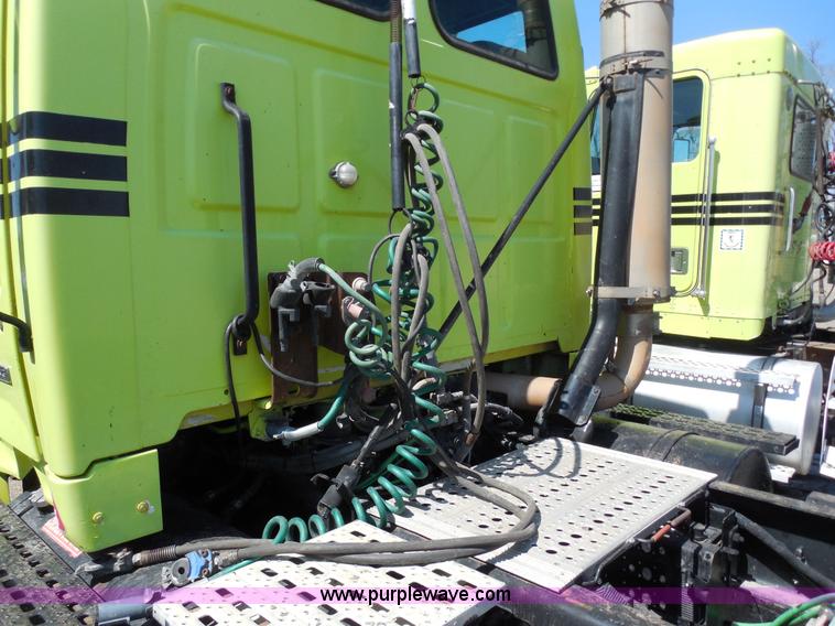 image for item E3301 2000 Sterling LT9513 semi truck