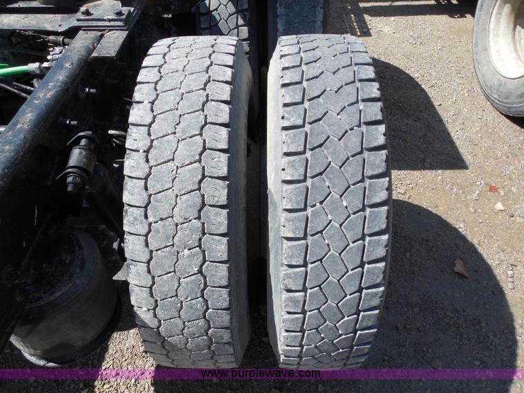 image for item E3301 2000 Sterling LT9513 semi truck