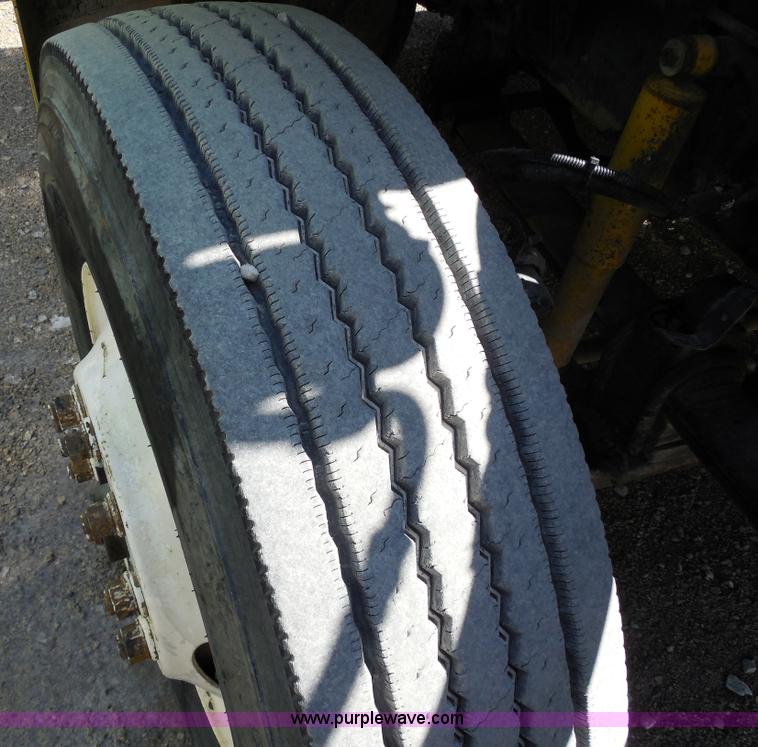 image for item E3301 2000 Sterling LT9513 semi truck