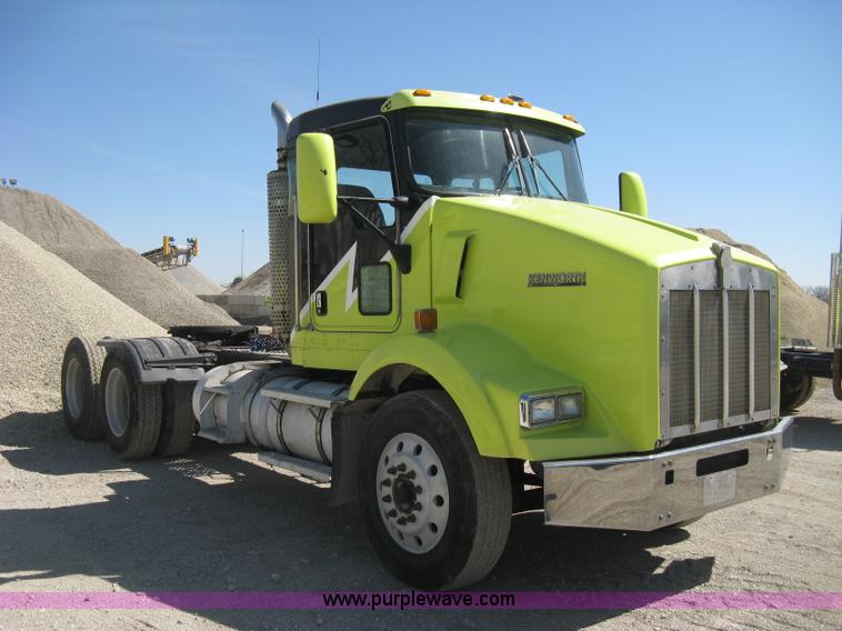 image for item E3302 1998 Kenworth T802SH semi truck