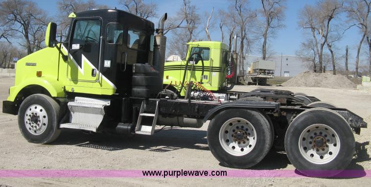image for item E3302 1998 Kenworth T802SH semi truck