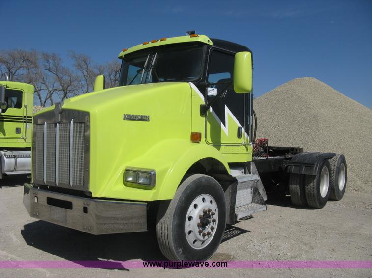 image for item E3302 1998 Kenworth T802SH semi truck