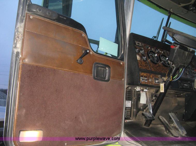 image for item E3302 1998 Kenworth T802SH semi truck