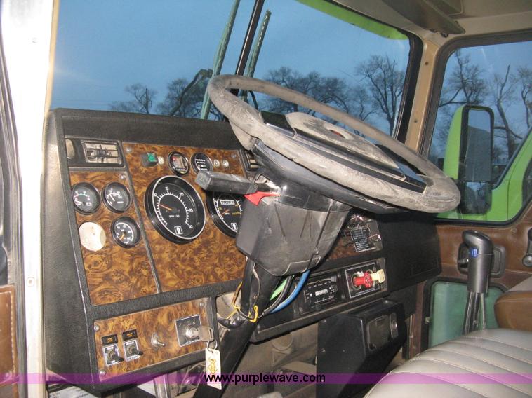 image for item E3302 1998 Kenworth T802SH semi truck