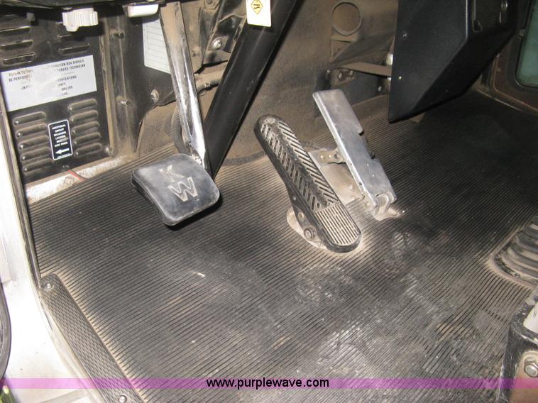 image for item E3302 1998 Kenworth T802SH semi truck