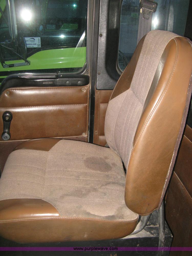 image for item E3302 1998 Kenworth T802SH semi truck