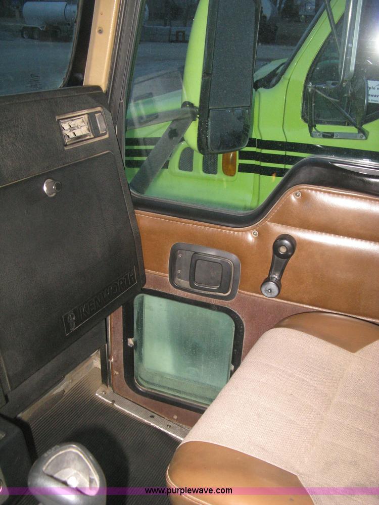 image for item E3302 1998 Kenworth T802SH semi truck