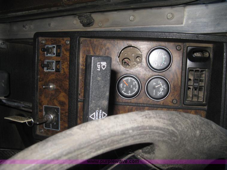 image for item E3302 1998 Kenworth T802SH semi truck
