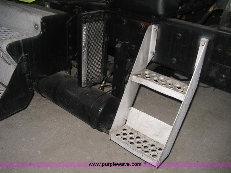 image for item E3302 1998 Kenworth T802SH semi truck