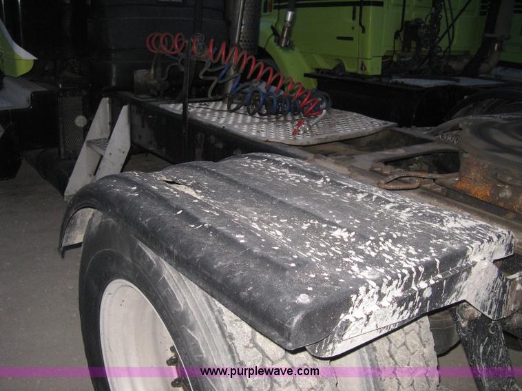 image for item E3302 1998 Kenworth T802SH semi truck