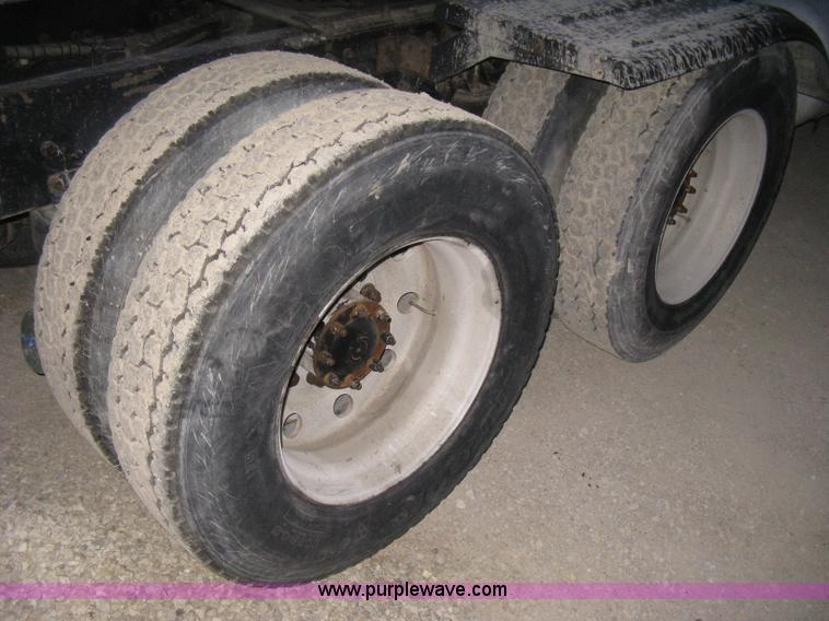 image for item E3302 1998 Kenworth T802SH semi truck