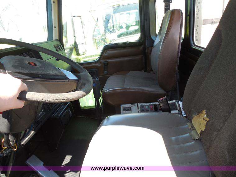 image for item E3302 1998 Kenworth T802SH semi truck