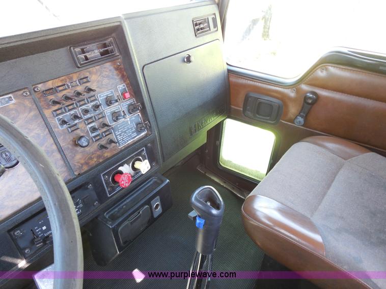 image for item E3302 1998 Kenworth T802SH semi truck