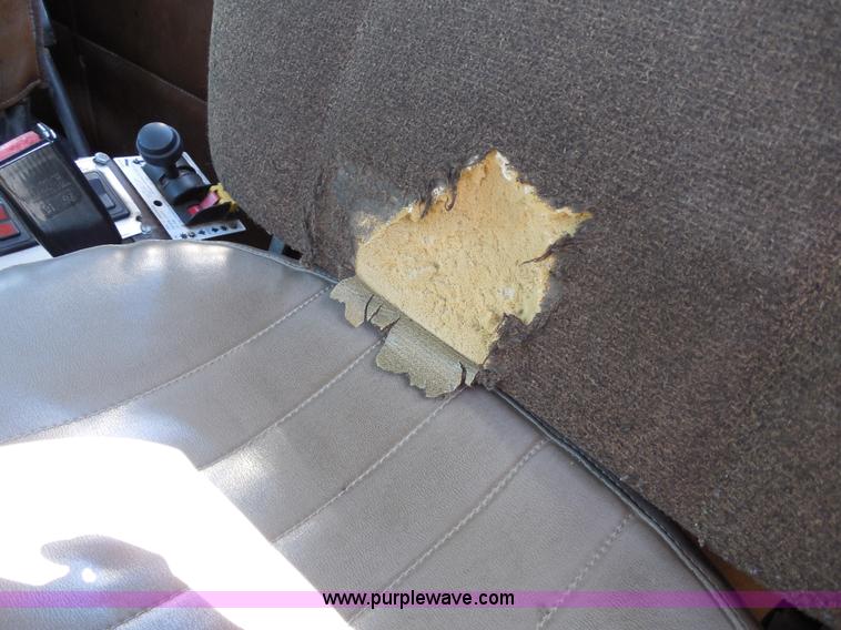 image for item E3302 1998 Kenworth T802SH semi truck