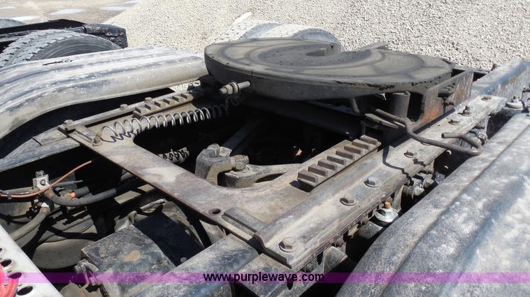 image for item E3302 1998 Kenworth T802SH semi truck