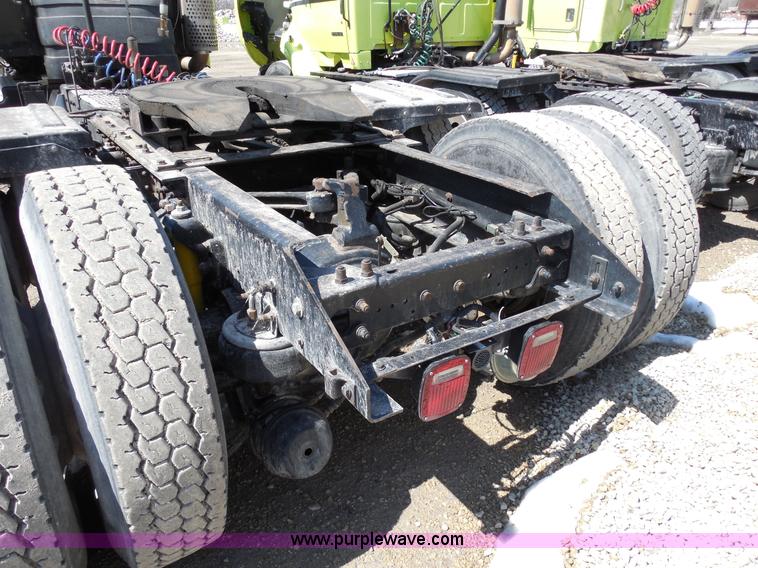 image for item E3302 1998 Kenworth T802SH semi truck