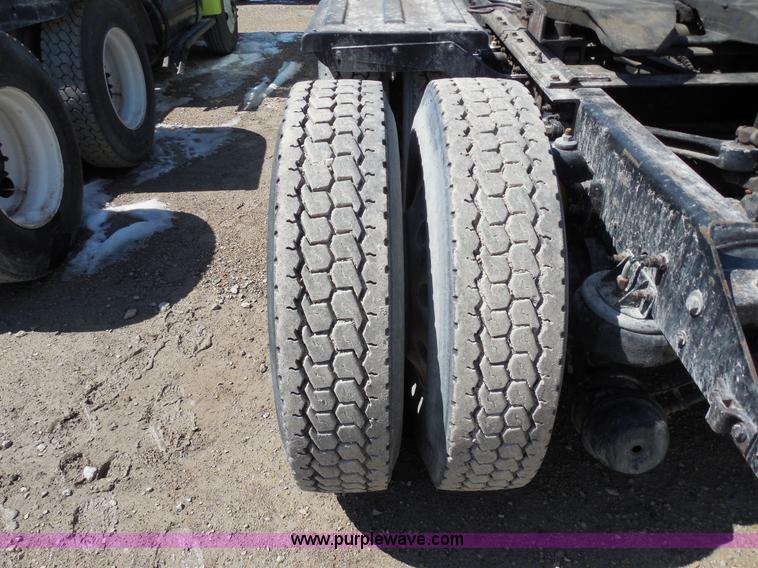 image for item E3302 1998 Kenworth T802SH semi truck