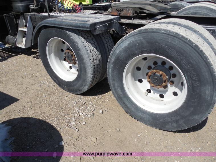 image for item E3302 1998 Kenworth T802SH semi truck