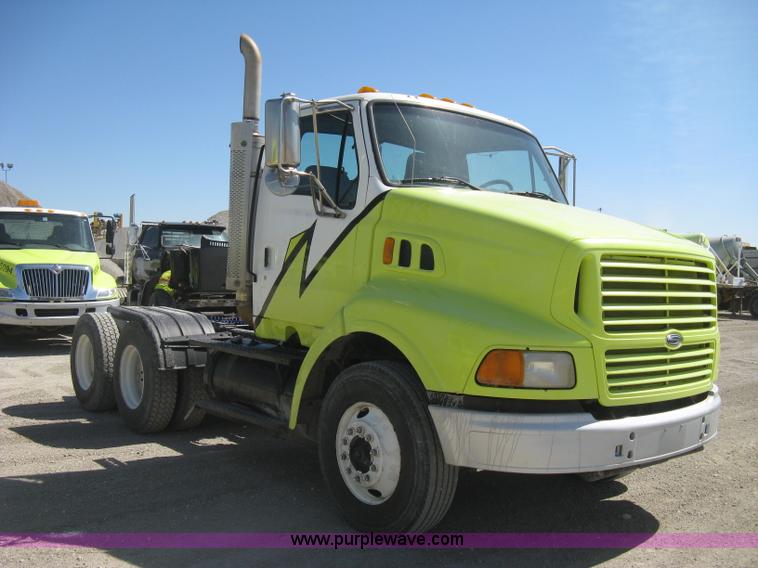 image for item E3303 2000 Sterling A9500 semi truck