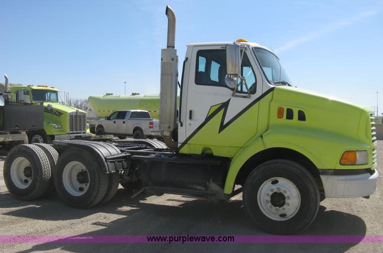 image for item E3303 2000 Sterling A9500 semi truck