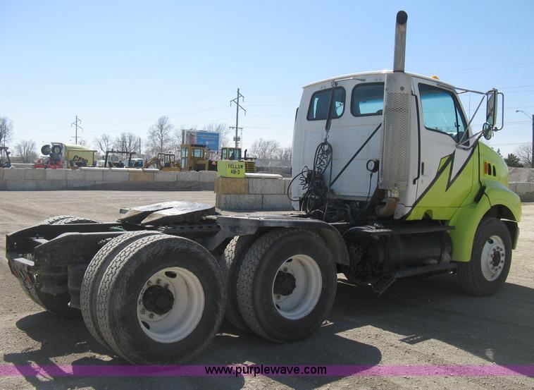 image for item E3303 2000 Sterling A9500 semi truck