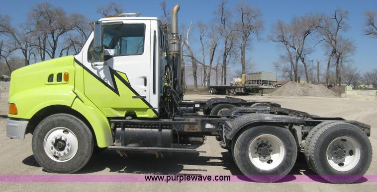 image for item E3303 2000 Sterling A9500 semi truck