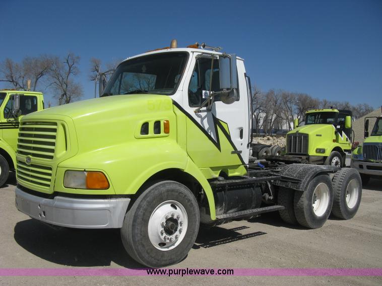 image for item E3303 2000 Sterling A9500 semi truck