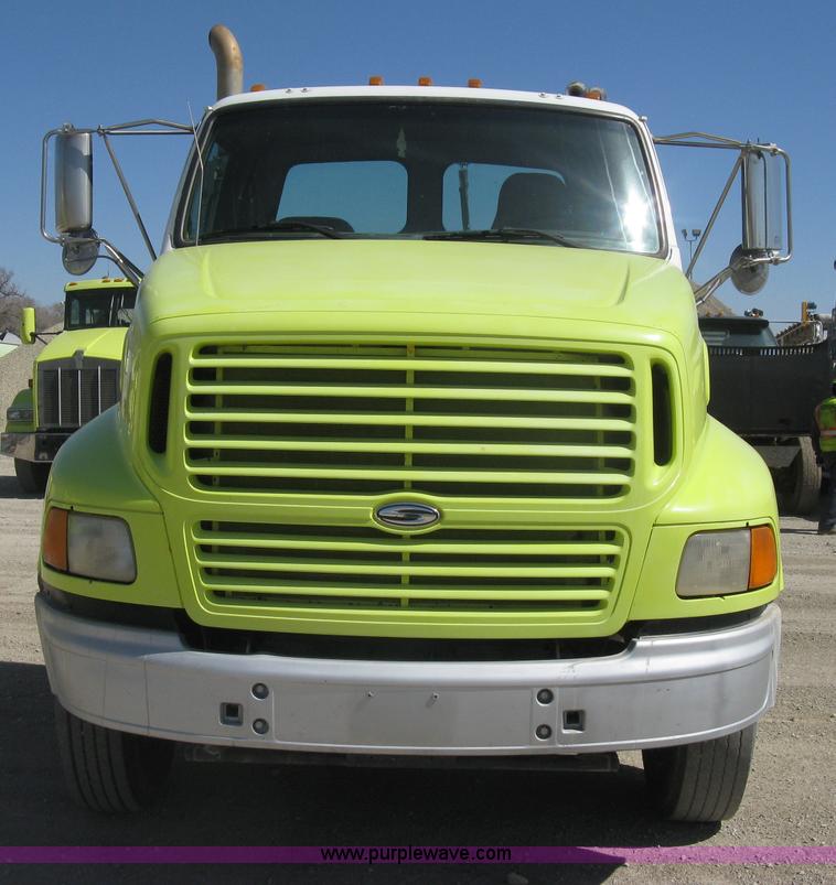 image for item E3303 2000 Sterling A9500 semi truck