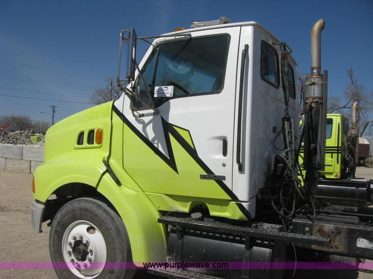 image for item E3303 2000 Sterling A9500 semi truck