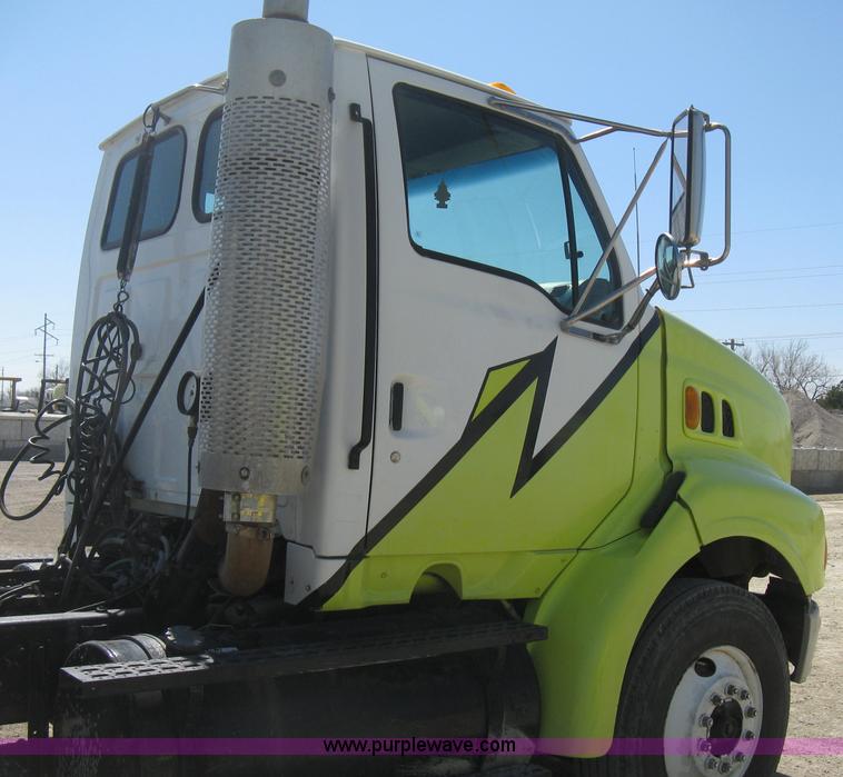 image for item E3303 2000 Sterling A9500 semi truck
