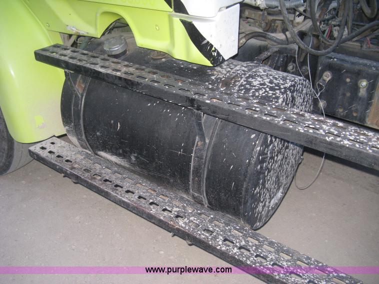 image for item E3303 2000 Sterling A9500 semi truck