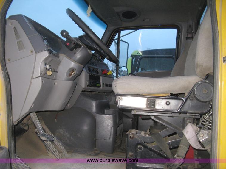 image for item E3303 2000 Sterling A9500 semi truck