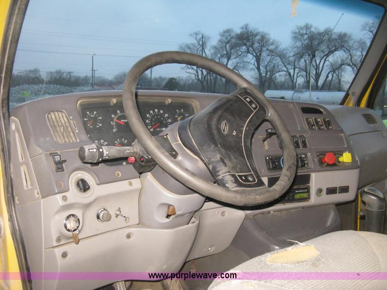 image for item E3303 2000 Sterling A9500 semi truck