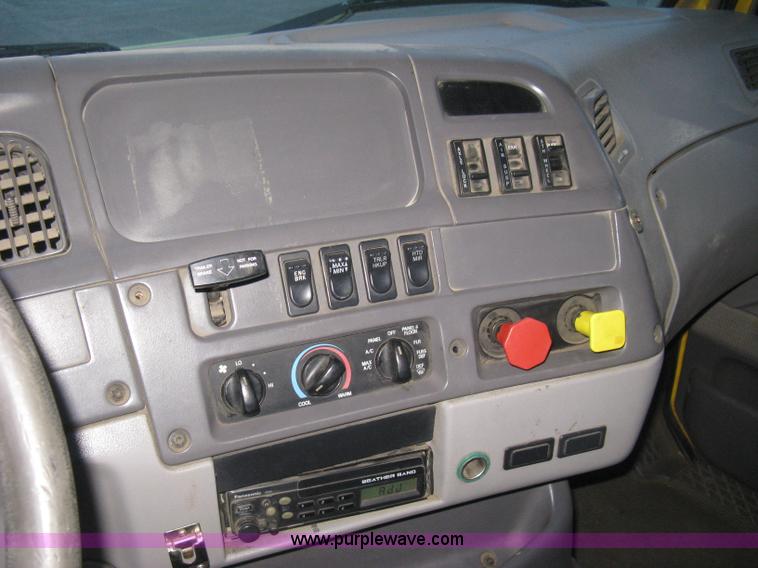 image for item E3303 2000 Sterling A9500 semi truck