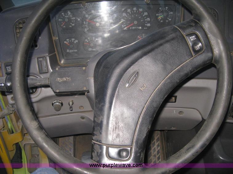 image for item E3303 2000 Sterling A9500 semi truck