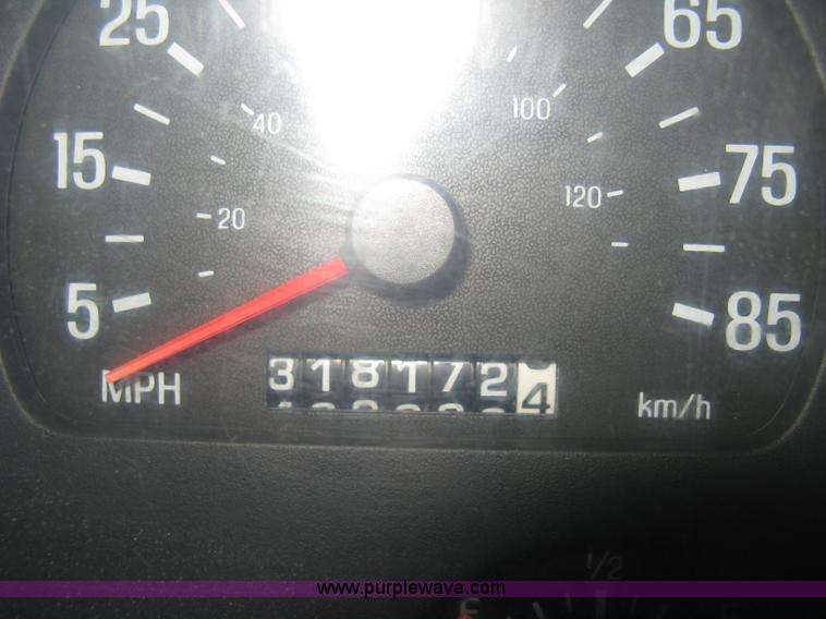 image for item E3303 2000 Sterling A9500 semi truck