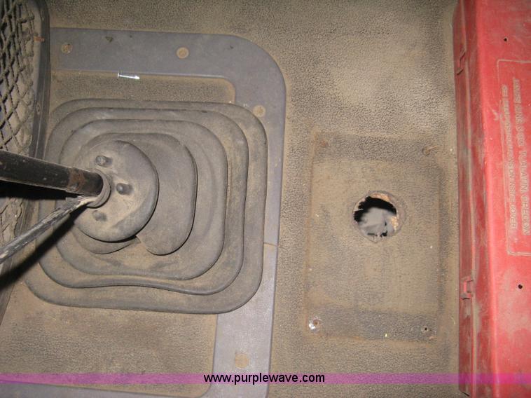 image for item E3303 2000 Sterling A9500 semi truck