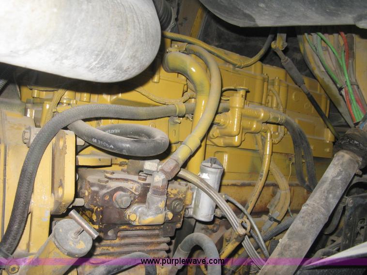 image for item E3303 2000 Sterling A9500 semi truck