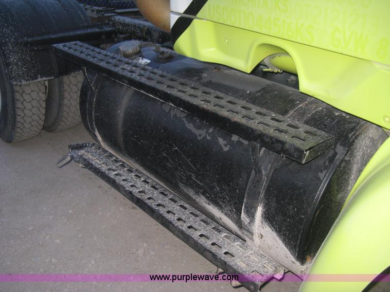 image for item E3303 2000 Sterling A9500 semi truck