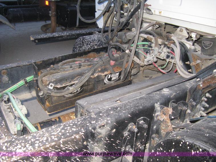 image for item E3303 2000 Sterling A9500 semi truck