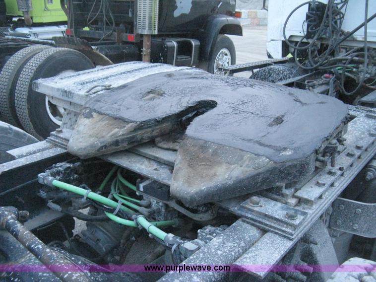 image for item E3303 2000 Sterling A9500 semi truck