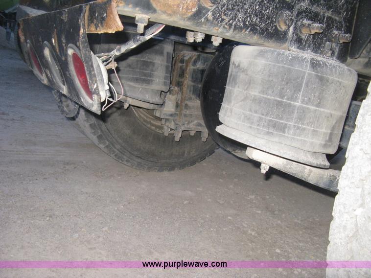 image for item E3303 2000 Sterling A9500 semi truck