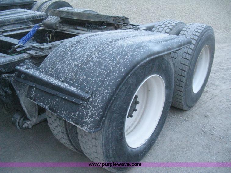 image for item E3303 2000 Sterling A9500 semi truck